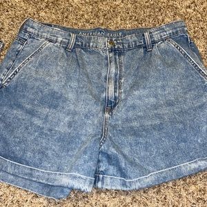 High wasted boyfriend jeans !